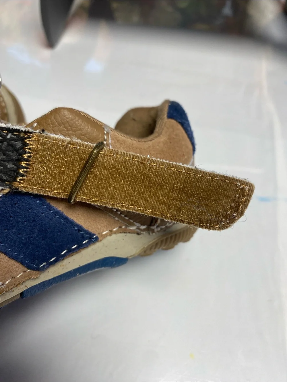 Stride Rite SRT Wes Leather Sneaker Taupe/Navy Boys Size 8.5M